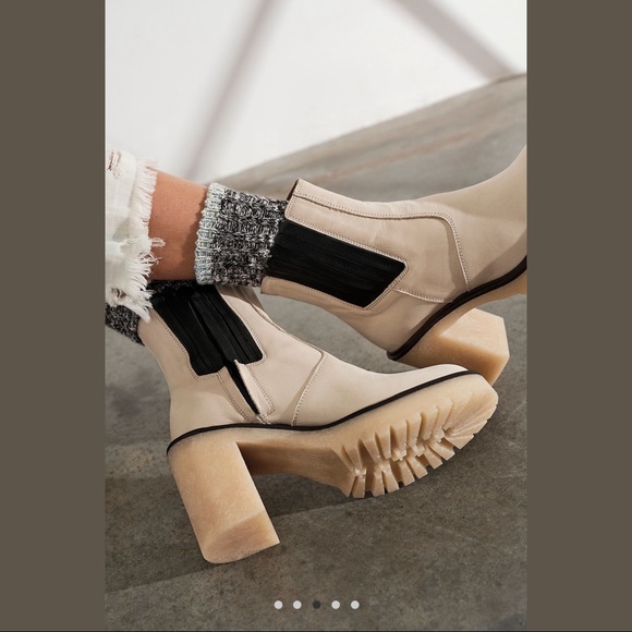 FREE PEOPLE Bone White Cream & Black Leather James Chelsea Chunky Heeled Boot 9 - Picture 2 of 16